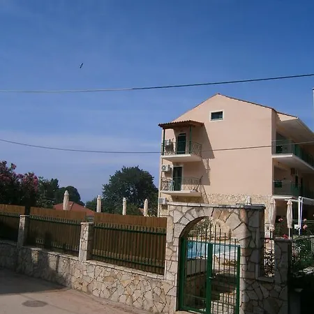 Petros Apartmanhotel