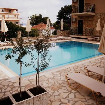 Petros Apartmanhotel 3*