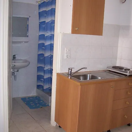 Petros Apartmanhotel 3*