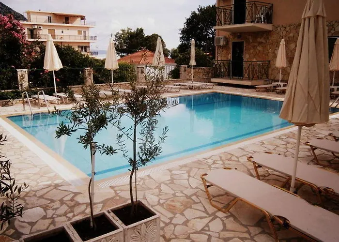 Petros Apartahotel 3*