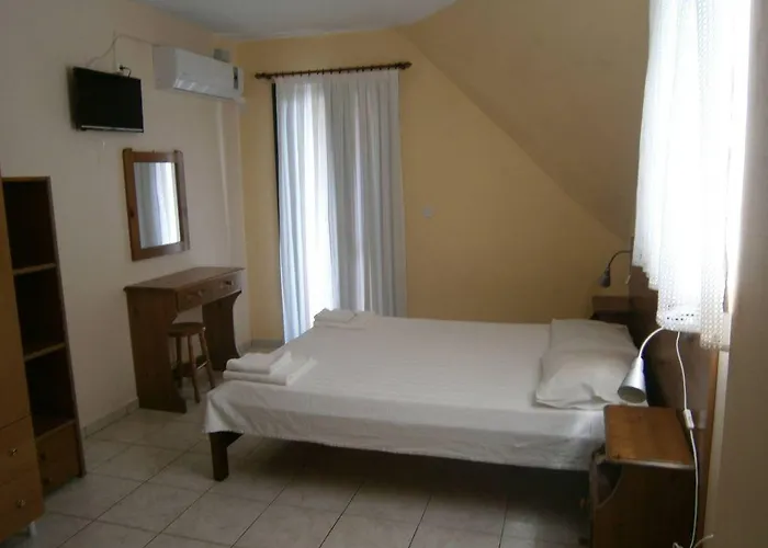 Petros Apartahotel 3*