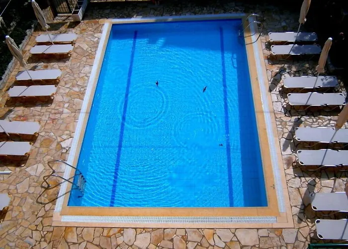 Apartahotel Petros 3*