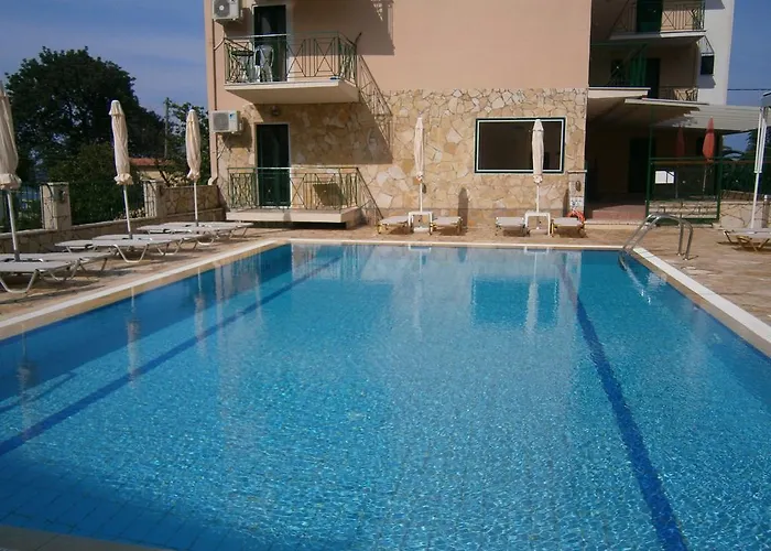 Petros Apartahotel 3*