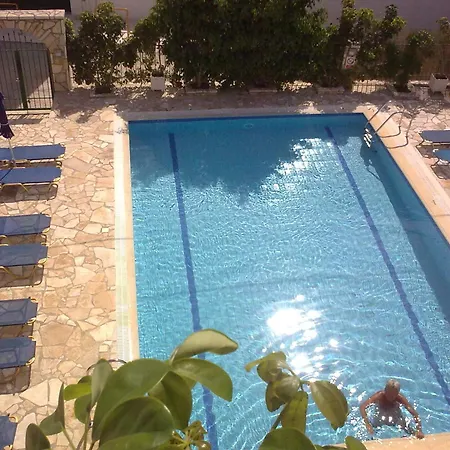 Petros Studios Aparthotel