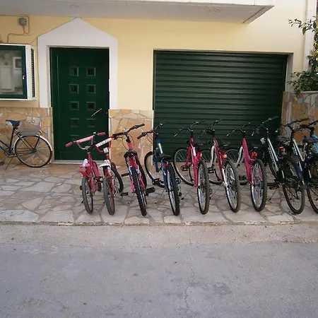 Petros 2* Poros (Kefalonia)