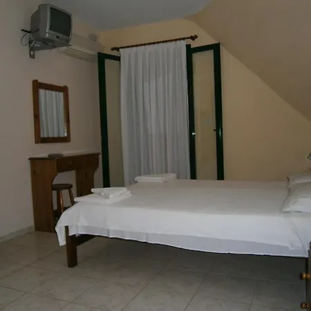 Petros 2* Poros (Kefalonia)