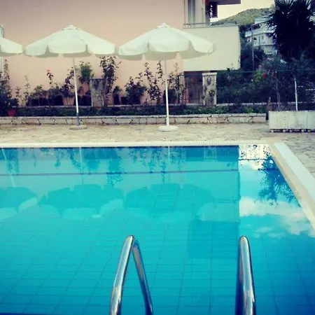 Aparthotel Petros 3*