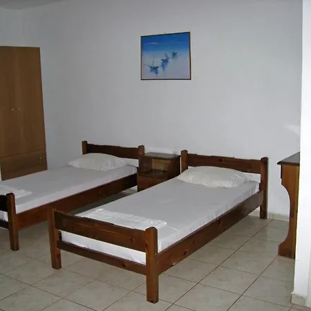 Petros Aparthotel 3*